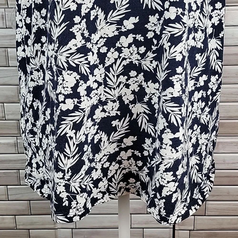 Liz Claiborne floral Print t-shirt - Navy & White Womens Size L - Picture 3 of 11